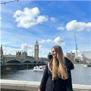 Estudiante universitaria con nivel C1 de inglés y experiencia en el extranjero
